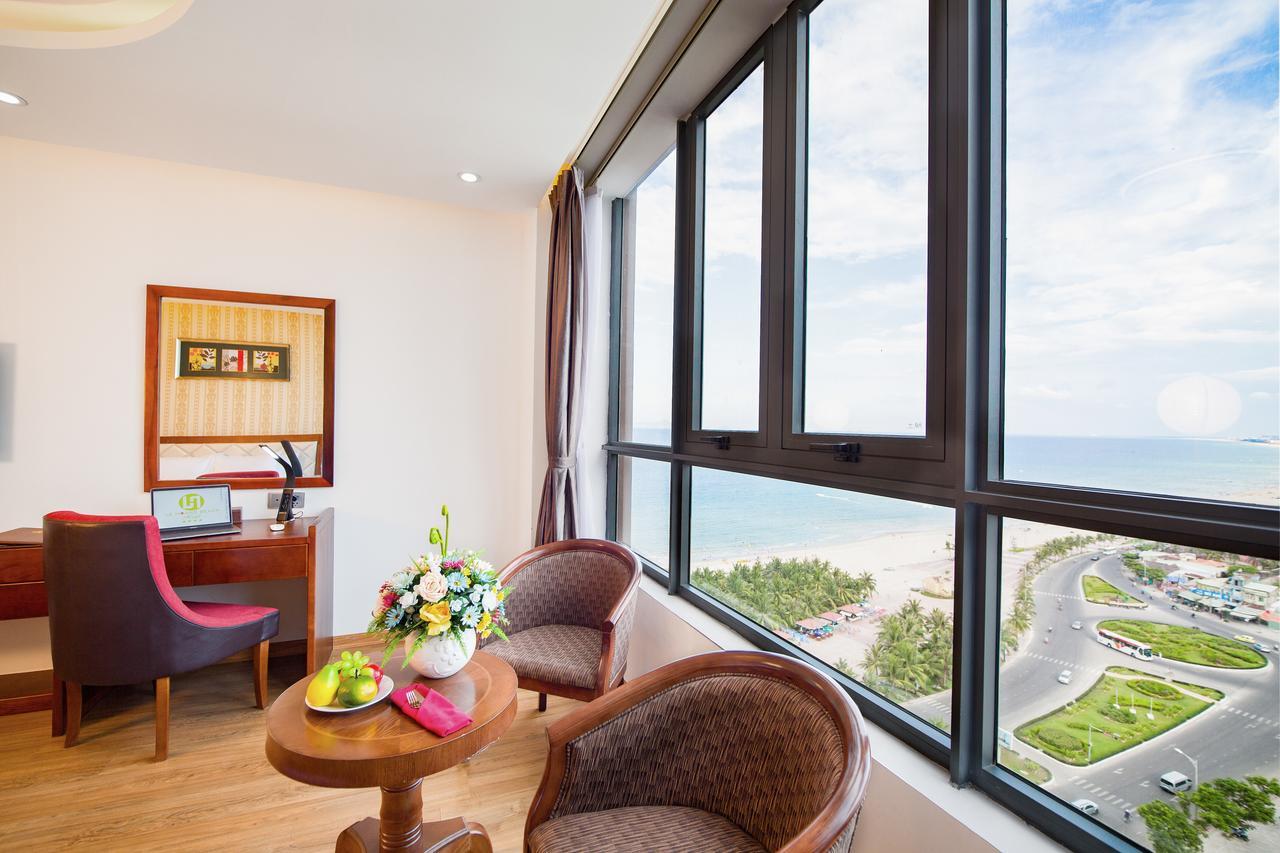 Le Hoang Beach Hotel Danang Екстер'єр фото